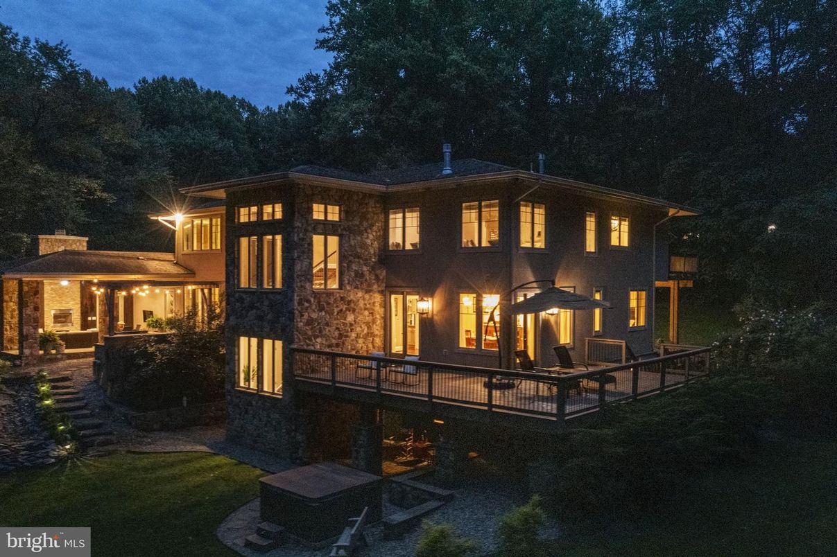 Backyard, Exterior, Facade, Georgian