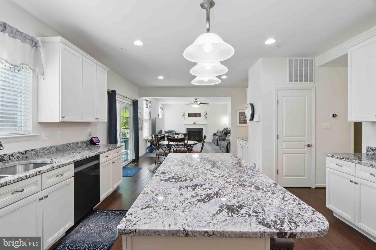 Dining room, Interior, Kitchen, Pendant Lights, Recessed Lighting, Wood Texture Flooring
