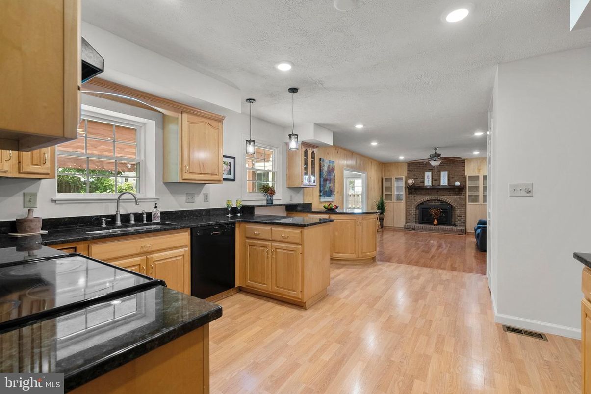 Fireplace, Interior, Kitchen, Pendant Lights, Recessed Lighting, Wood Texture Flooring