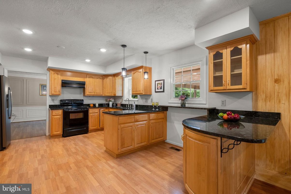 Interior, Kitchen, Pendant Lights, Recessed Lighting, Wood Texture Flooring