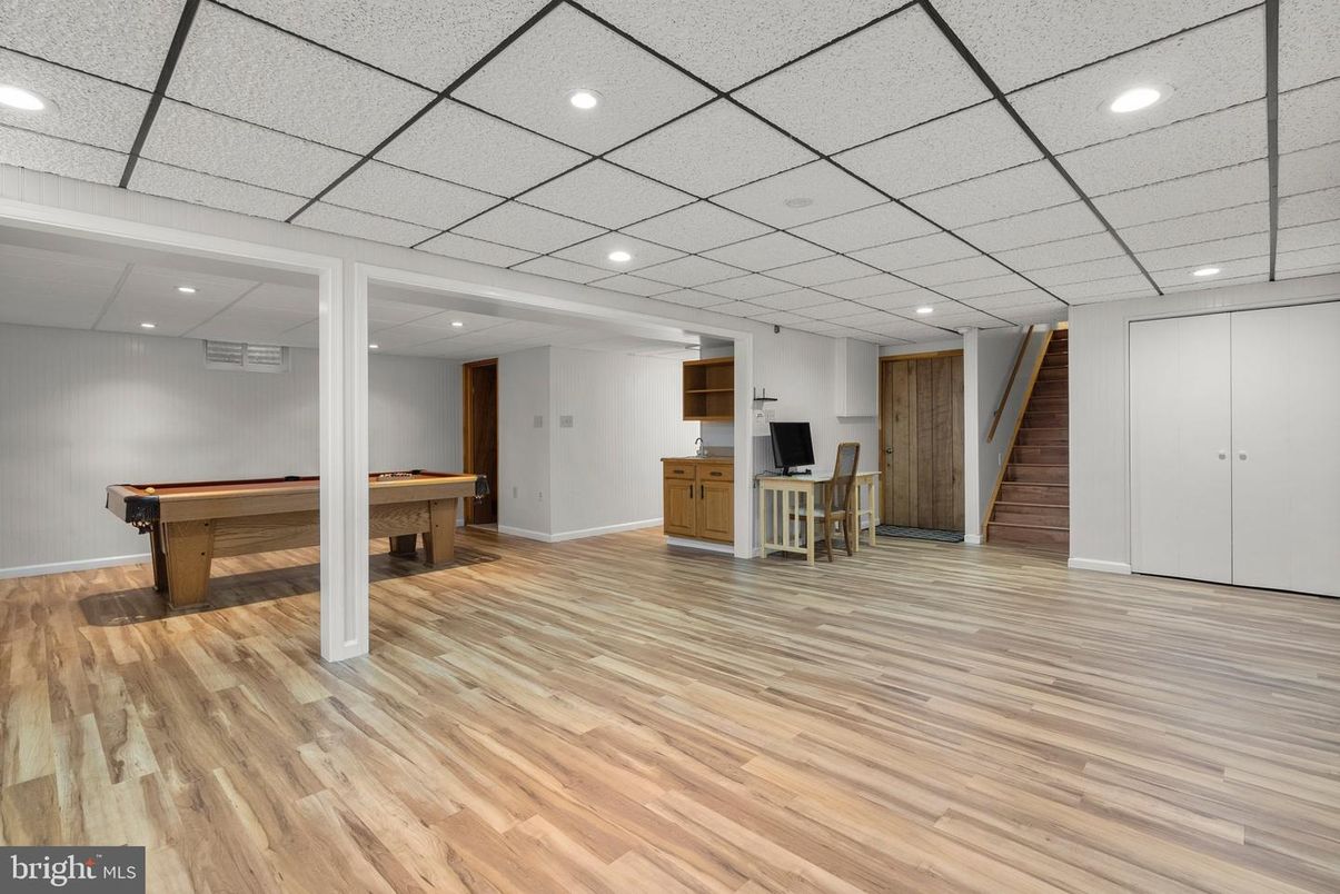 Billiard Table, Game Room, Interior, Recessed Lighting, Wood Texture Flooring