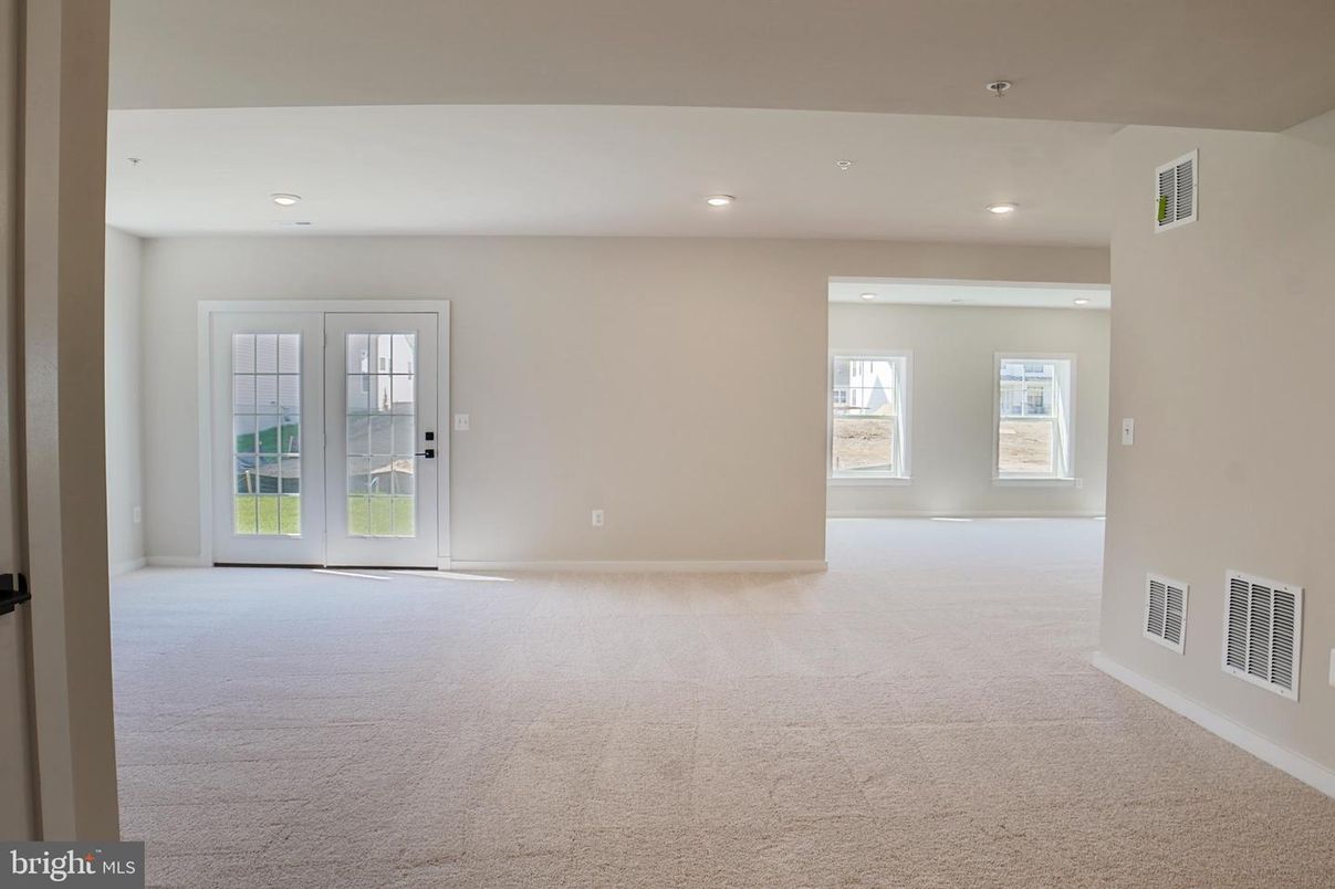 Empty room, Interior, Recessed Lighting