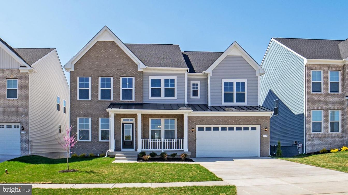 Attached, Exterior, Facade, Brick Facade, Farmhouse