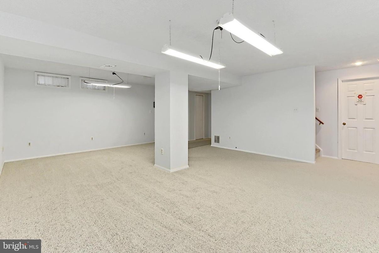 Empty room, Interior, Recessed Lighting