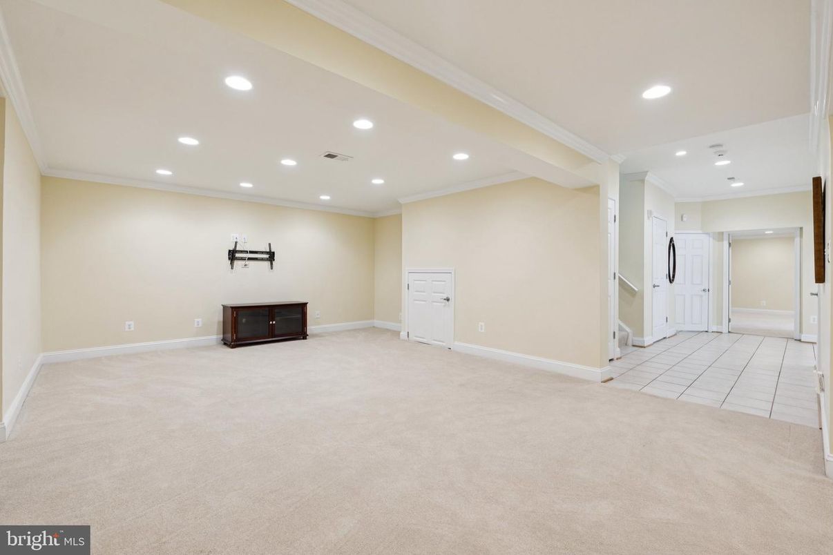 Empty room, Interior, Recessed Lighting