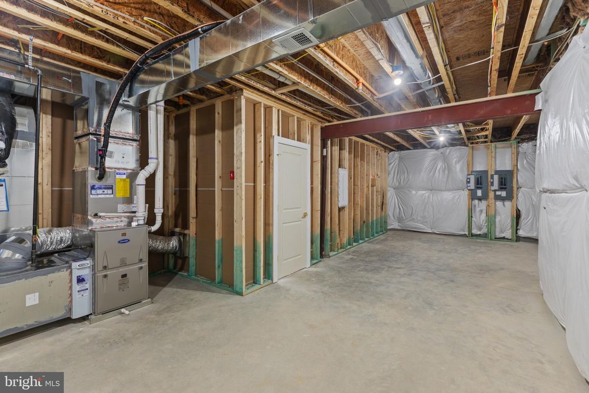 Interior, Washer, Wooden Beams