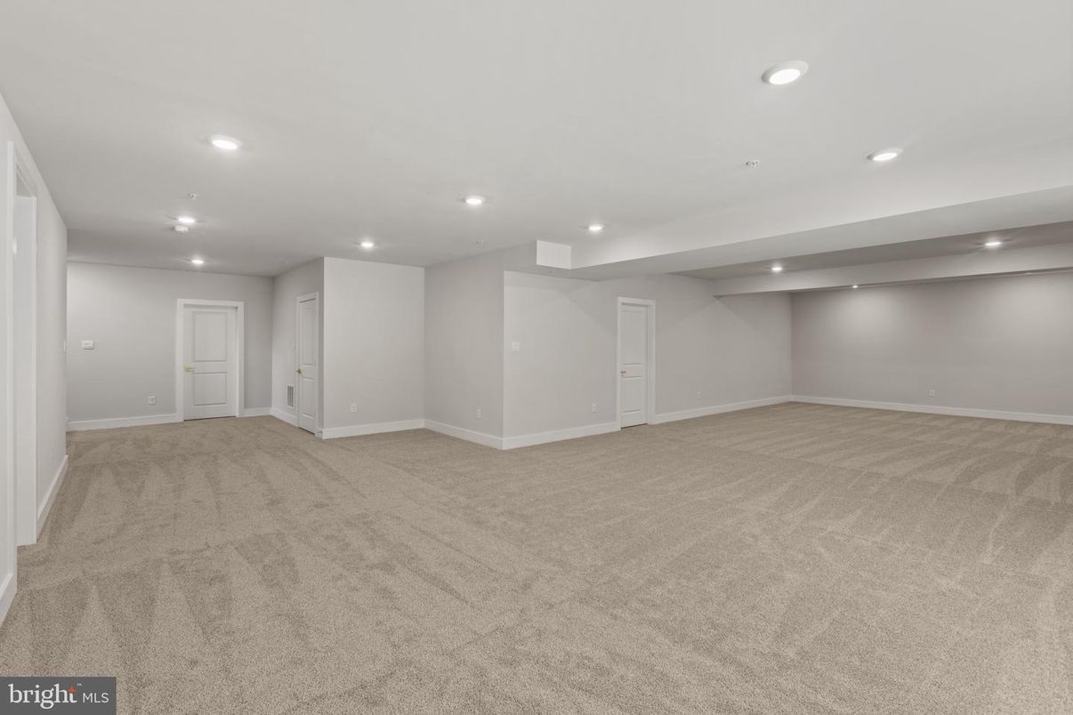 Empty room, Interior, Recessed Lighting