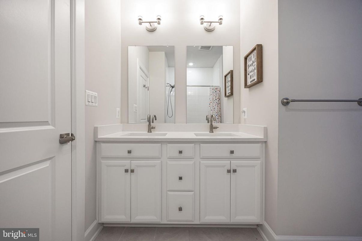 Bathroom, Dual Sink Vanities, Interior
