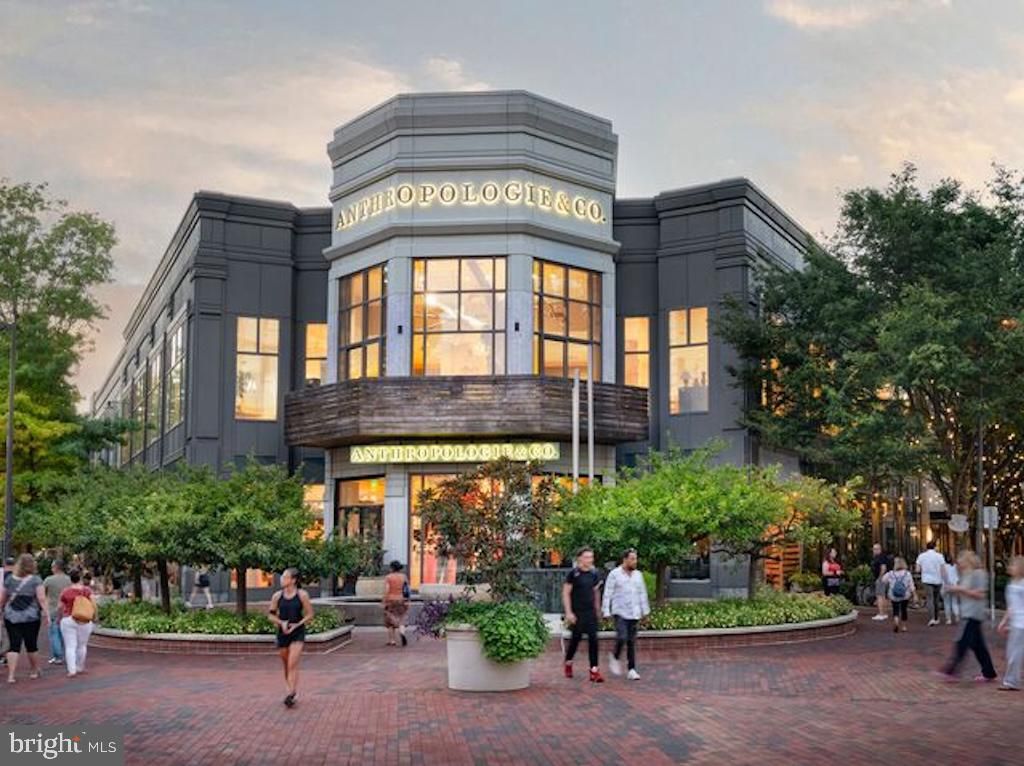 Exterior, Facade, None
