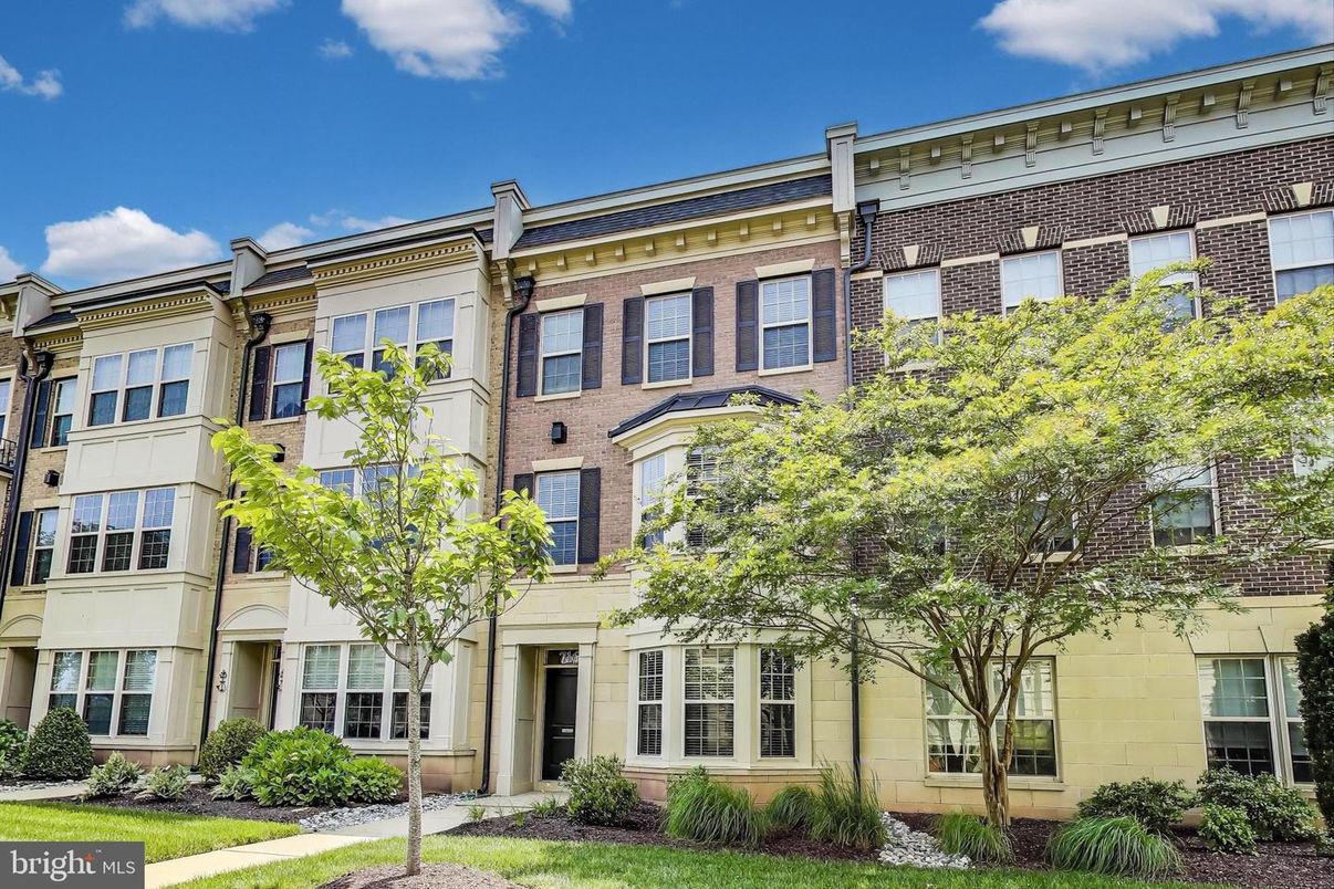 Exterior, Facade, Brick Facade, Rowhouse
