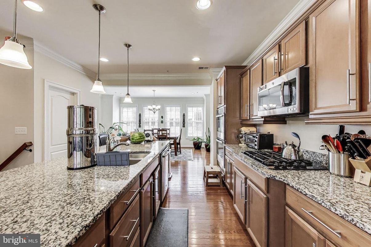 Dining room, Interior, Kitchen, Pendant Lights, Recessed Lighting, Wood Texture Flooring