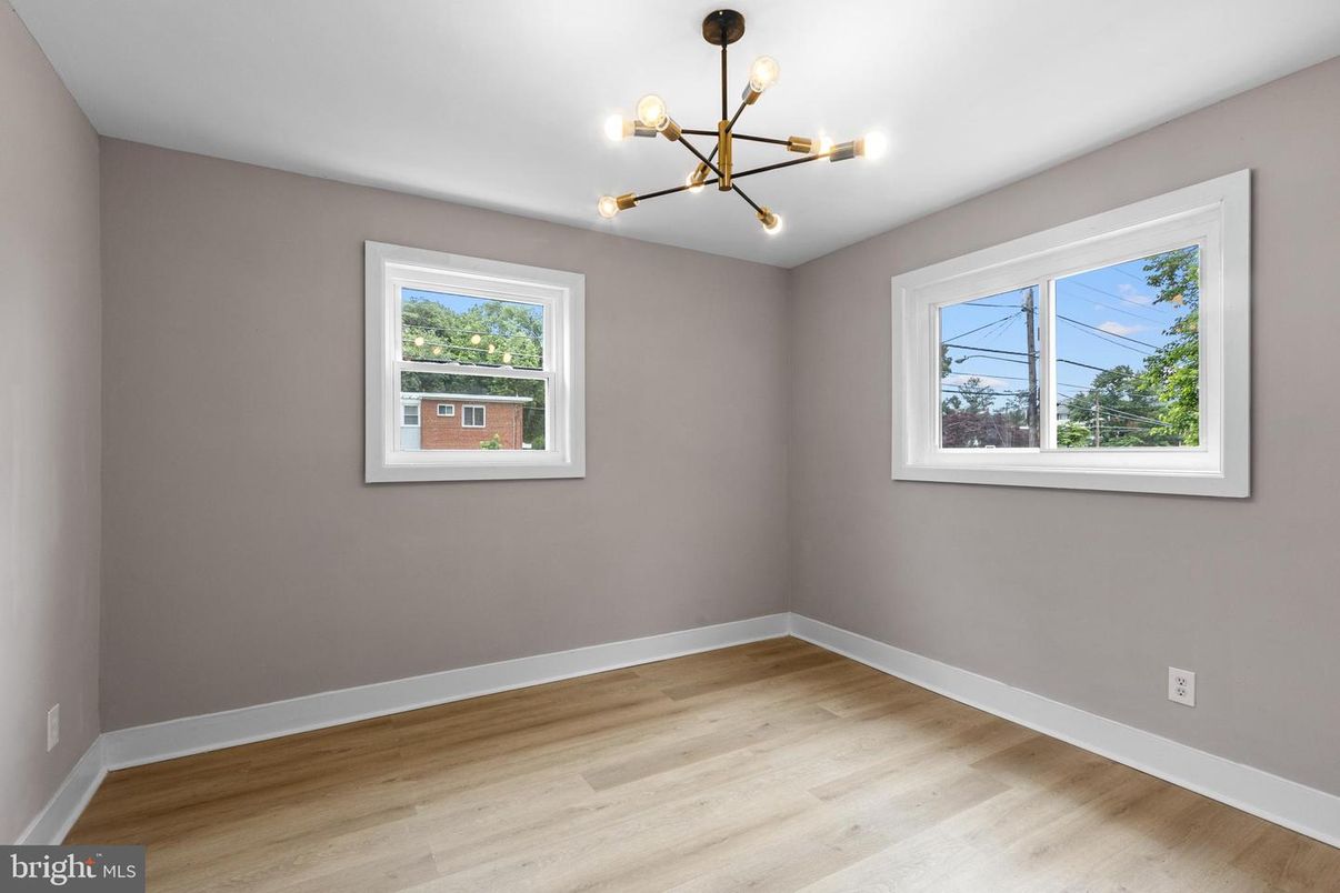 Empty room, Interior, Pendant Lights, Wood Texture Flooring