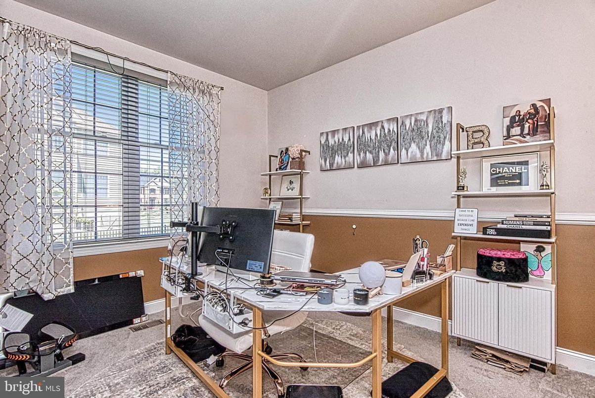 Home Office, Interior