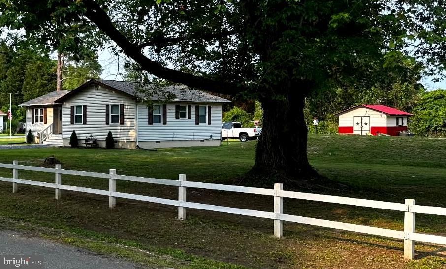 Backyard, Detached Garage, Exterior