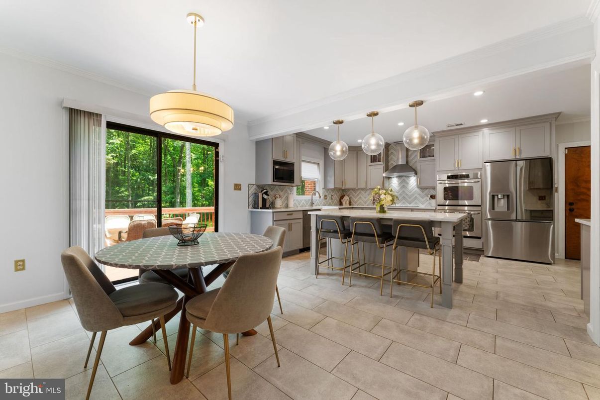 Dining room, Interior, Kitchen, Pendant Lights, Recessed Lighting, Stainless Steel Appliances