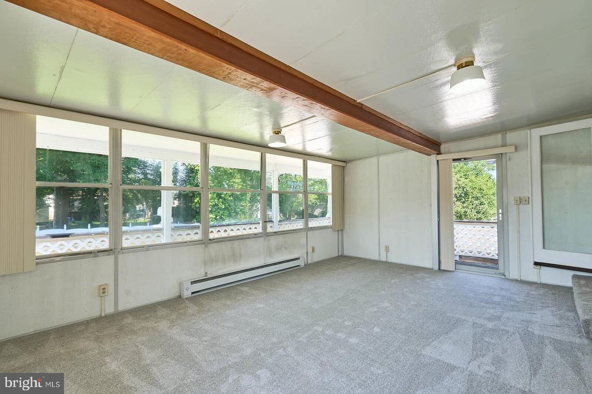 Empty room, Interior, Wooden Beams