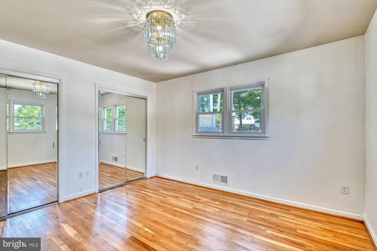 Chandelier, Empty room, Interior, Wood Texture Flooring