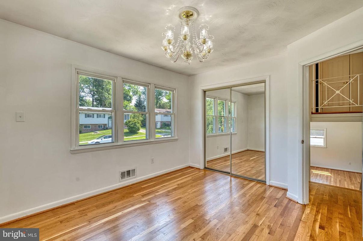 Chandelier, Empty room, Interior, Wood Texture Flooring