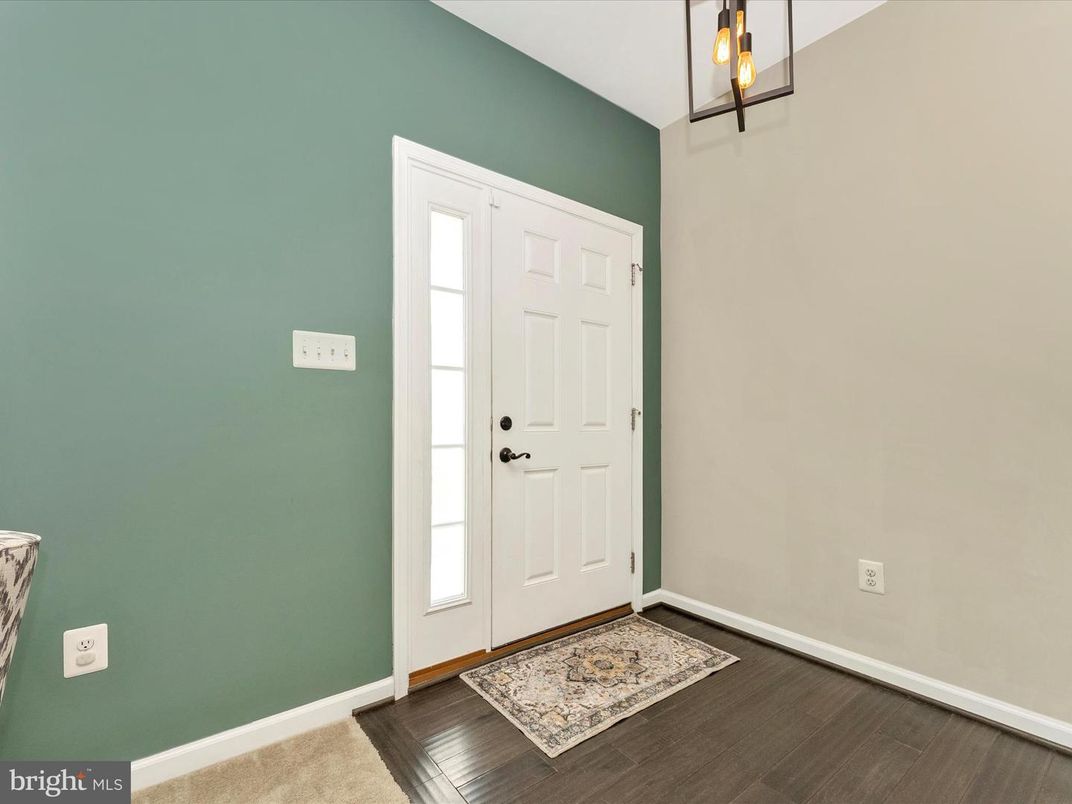 Empty room, Interior, Pendant Lights, Wood Texture Flooring