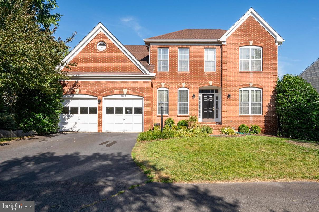 Attached, Exterior, Facade, Brick Facade, Brick Traditional