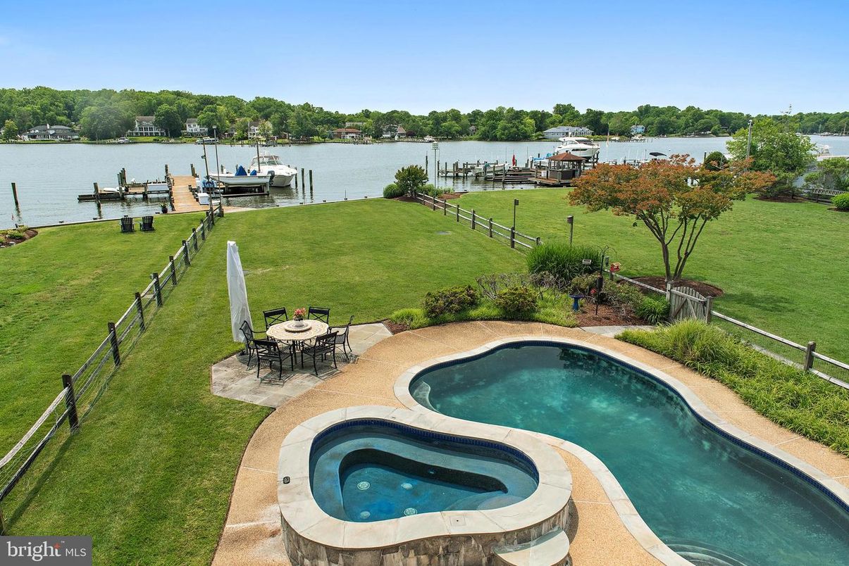 Exterior, Pool, Water