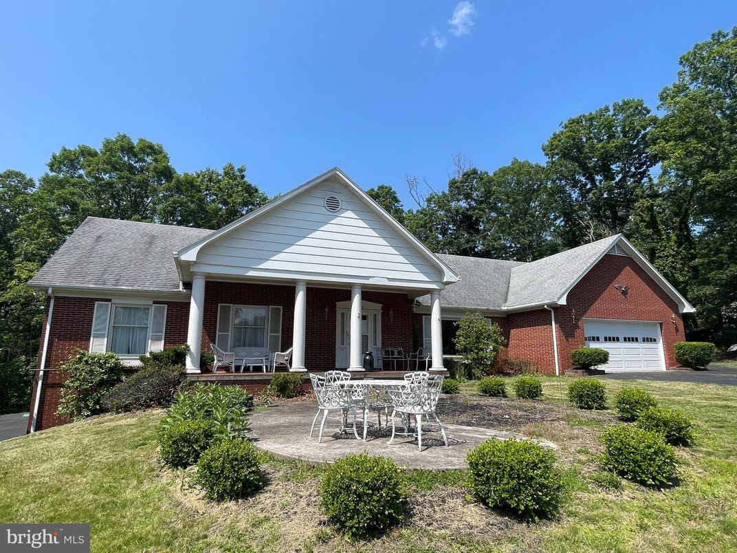 Attached, Exterior, Facade, Brick Facade, Ranch