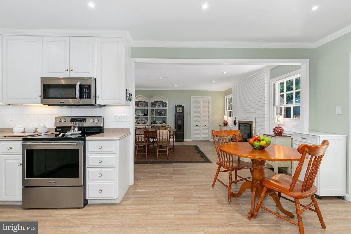 Dining room, Interior, Kitchen, Recessed Lighting, Stainless Steel Appliances, Wood Texture Flooring