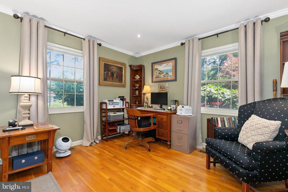 Home Office, Interior, Recessed Lighting, Wood Texture Flooring