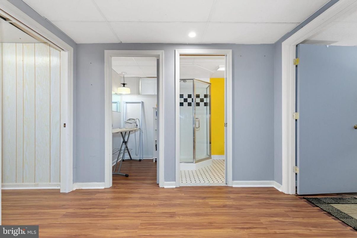 Interior, Pendant Lights, Recessed Lighting, Wood Texture Flooring