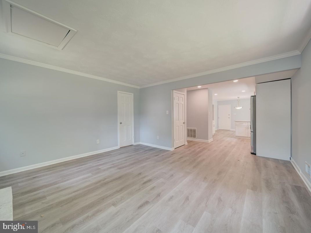 Empty room, Interior, Pendant Lights, Recessed Lighting, Wood Texture Flooring