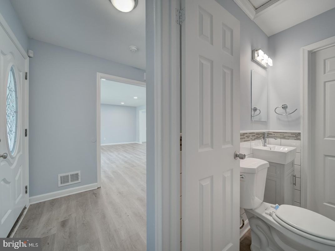 Bathroom, Interior, Recessed Lighting, Wood Texture Flooring