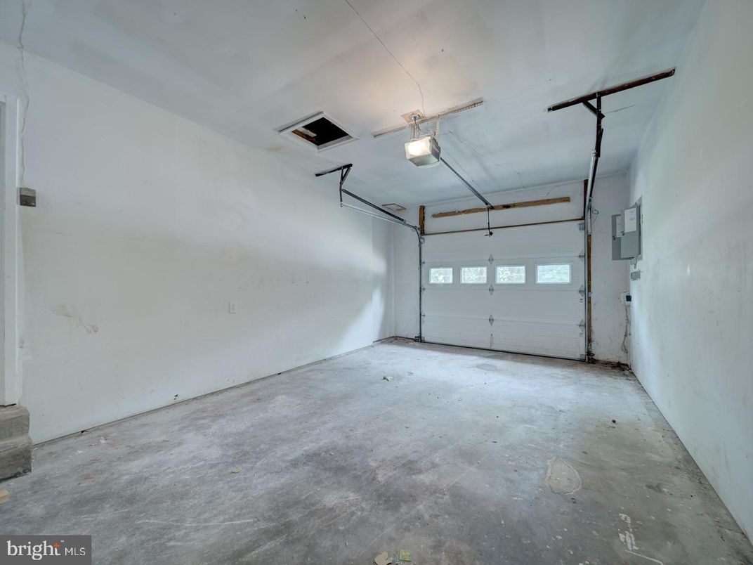 Garage, Interior