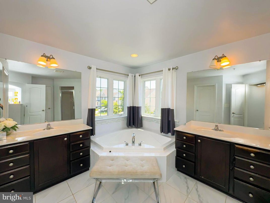 Bathroom, Interior, Marble, Recessed Lighting
