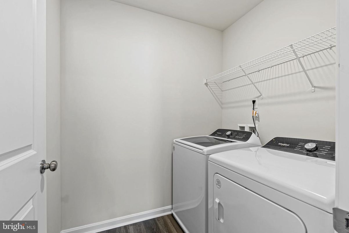 Interior, Washer, Wood Texture Flooring