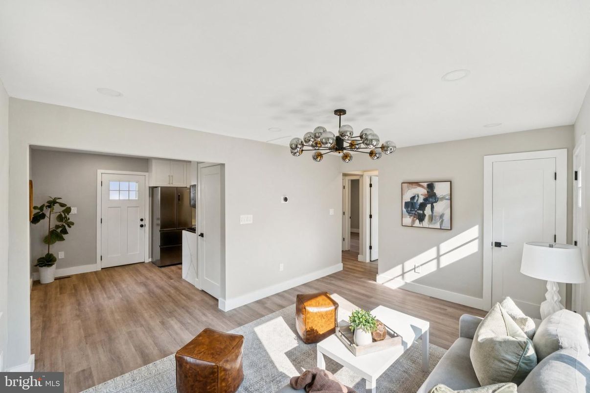 Interior, Living room, Pendant Lights, Stainless Steel Appliances, Wood Texture Flooring