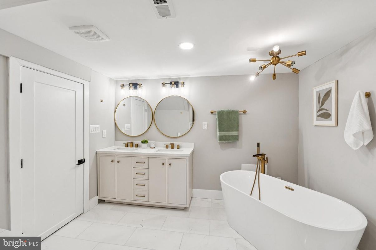 Bathroom, Dual Sink Vanities, Free Standing Baths, Interior, Recessed Lighting