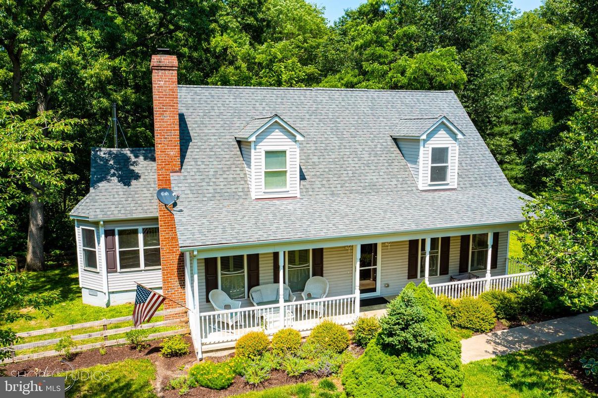 Exterior, Facade, Cape Cod