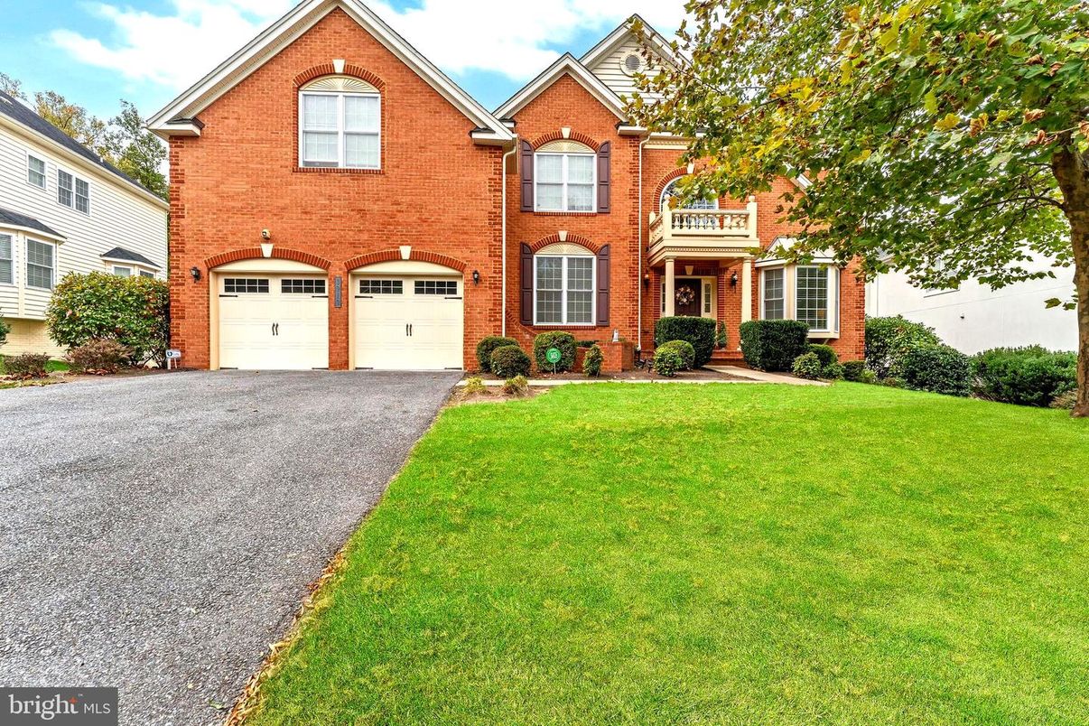 Attached, Exterior, Facade, Brick Facade, Brick Traditional