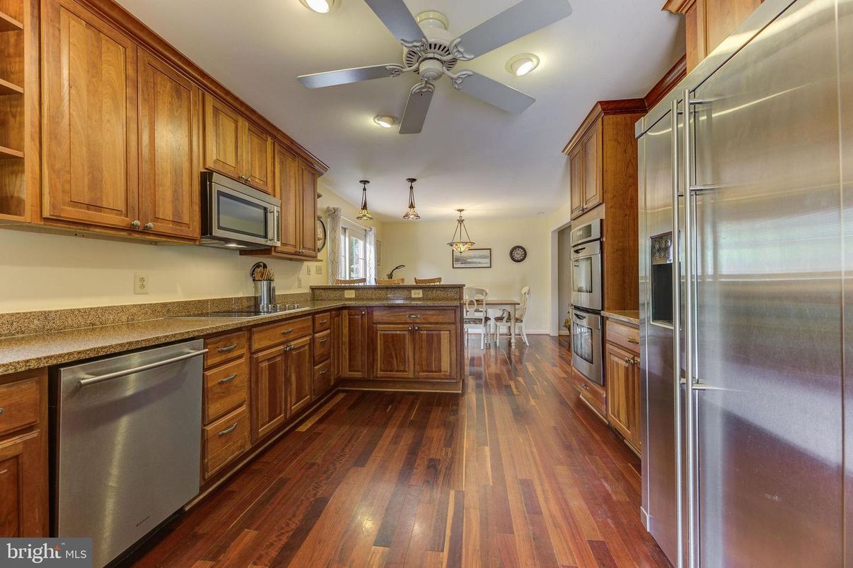 Dining room, Interior, Kitchen, Recessed Lighting, Stainless Steel Appliances, Wood Texture Flooring