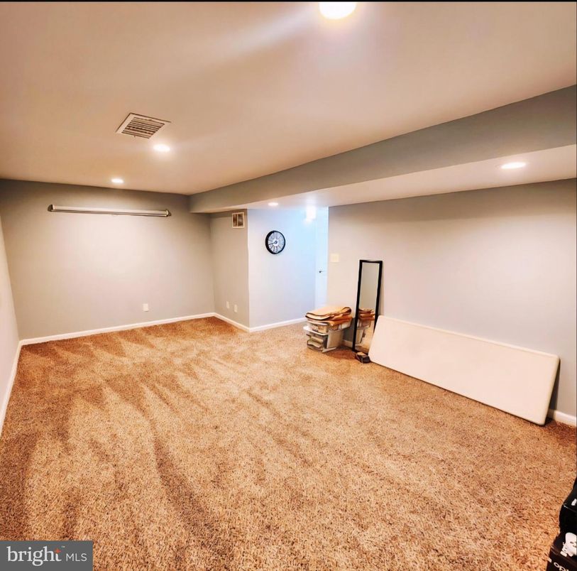 Empty room, Interior, Recessed Lighting