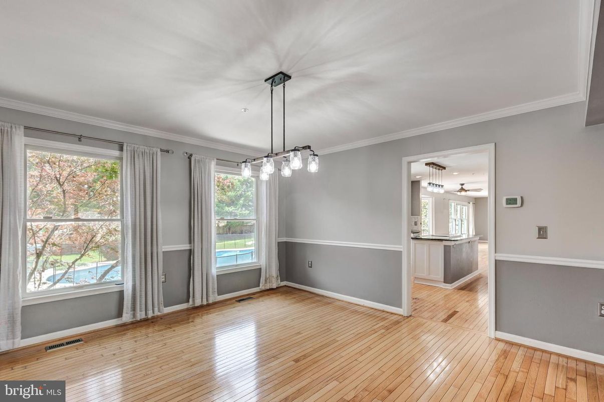 Empty room, Interior, Pendant Lights, Wood Texture Flooring