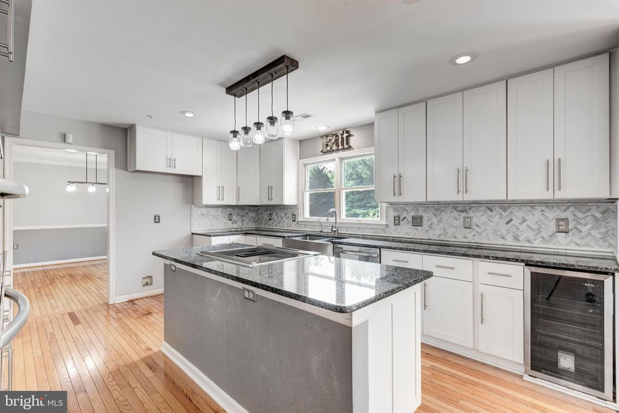 Interior, Kitchen, Pendant Lights, Recessed Lighting, Wood Texture Flooring