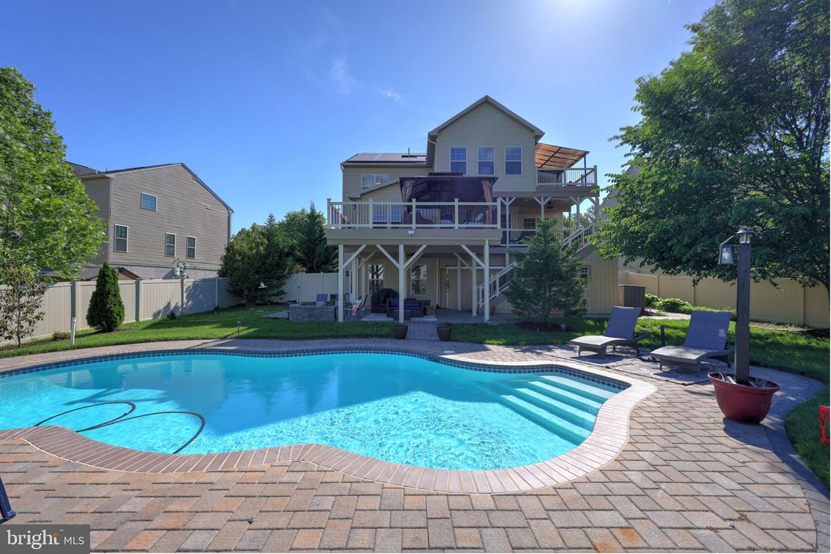 Exterior, Pool