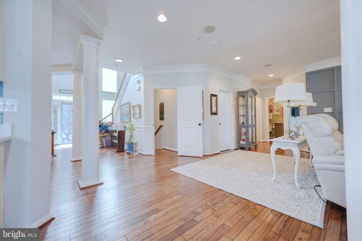 Interior, Recessed Lighting, Wood Texture Flooring