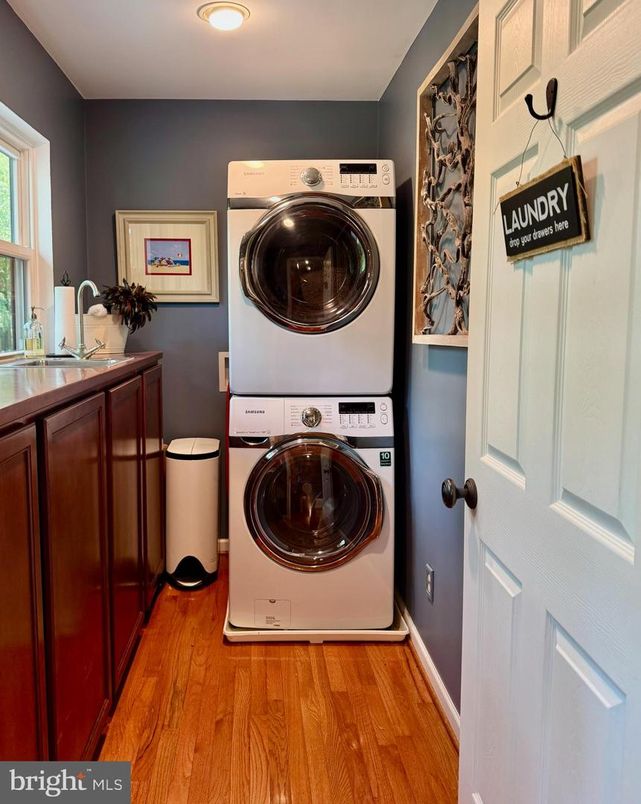 Interior, Recessed Lighting, Utility Closets, Washer, Wood Texture Flooring