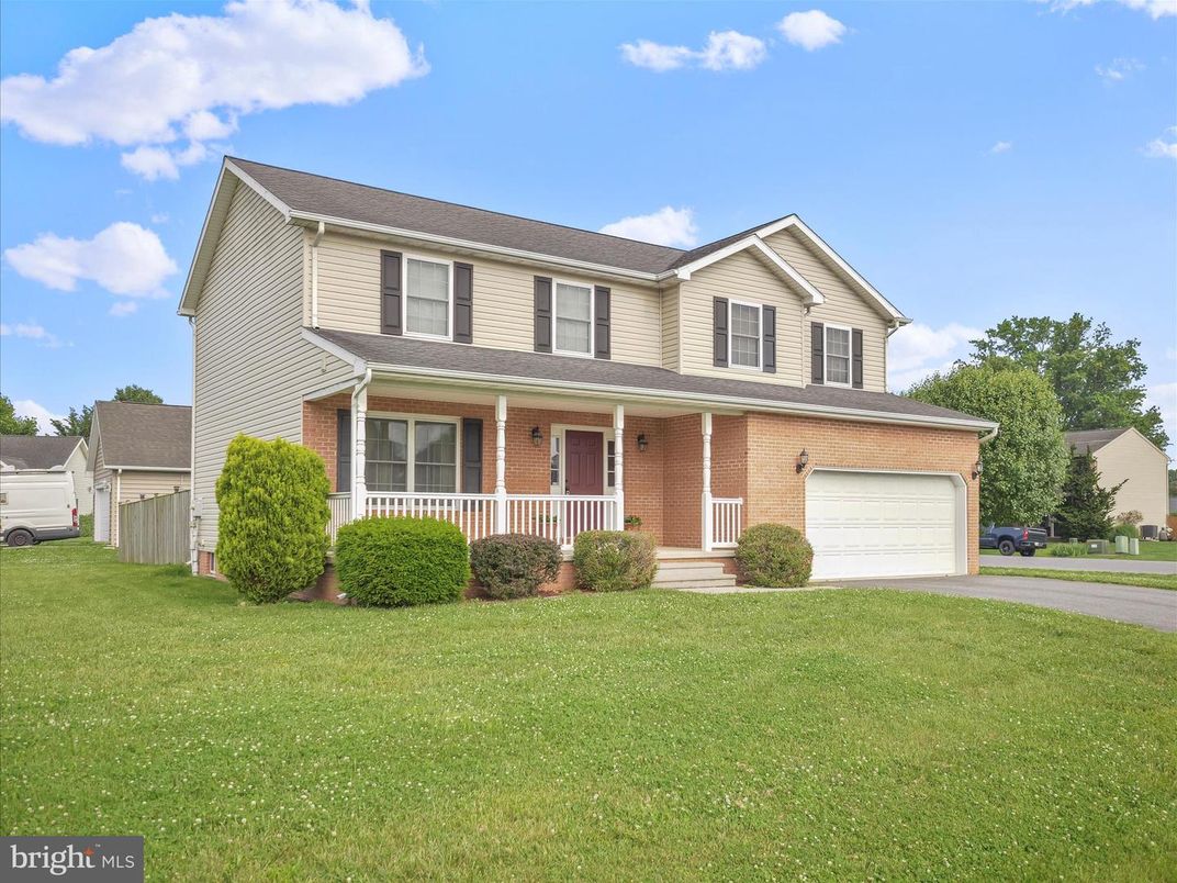 Attached, Exterior, Facade, Brick Facade, Farmhouse