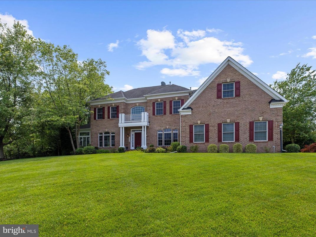 Backyard, Exterior, Facade, Brick Facade, Brick Traditional