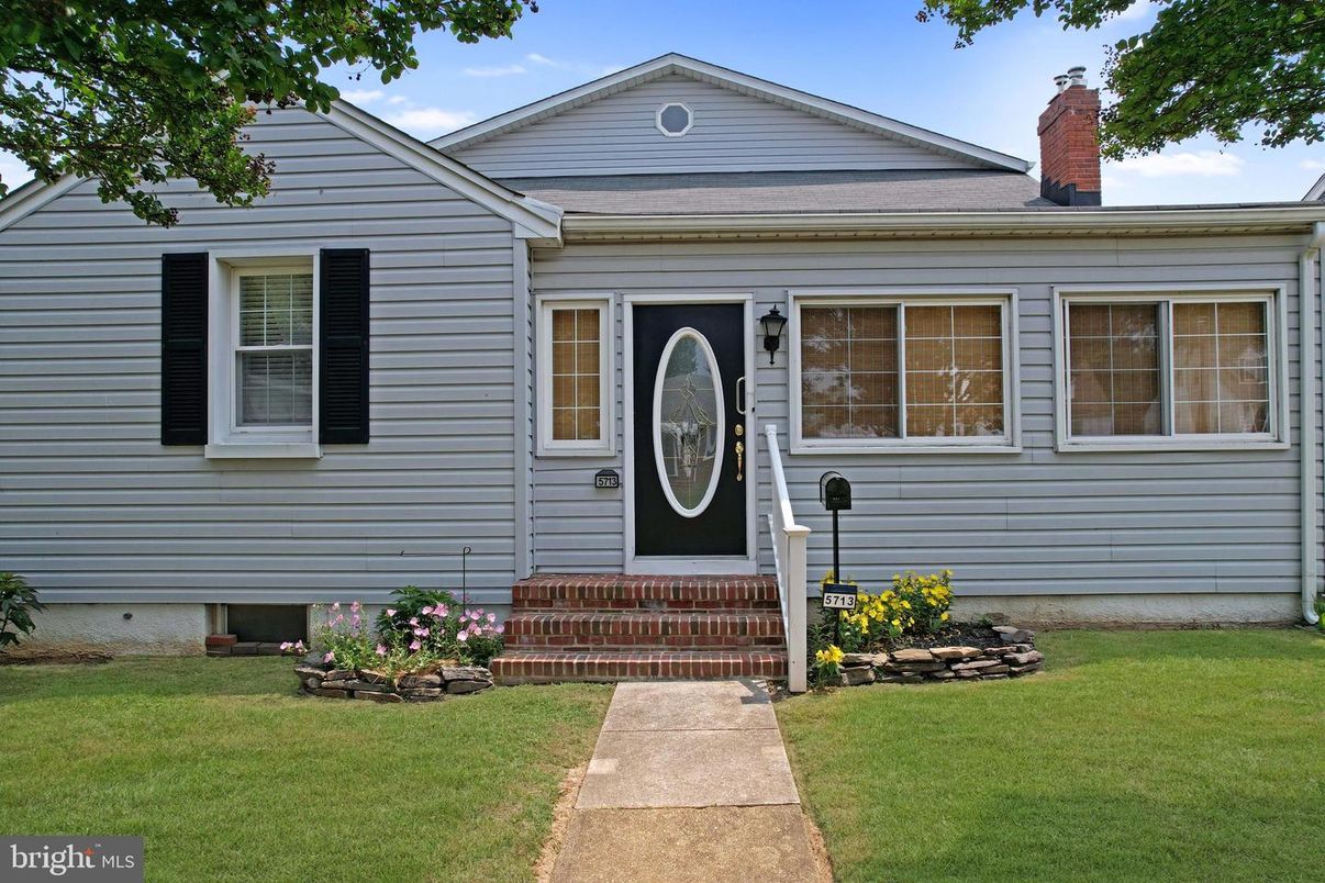 Exterior, Facade, None