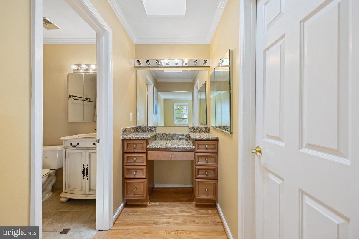 Bathroom, Dual Sink Vanities, Interior, Wood Texture Flooring
