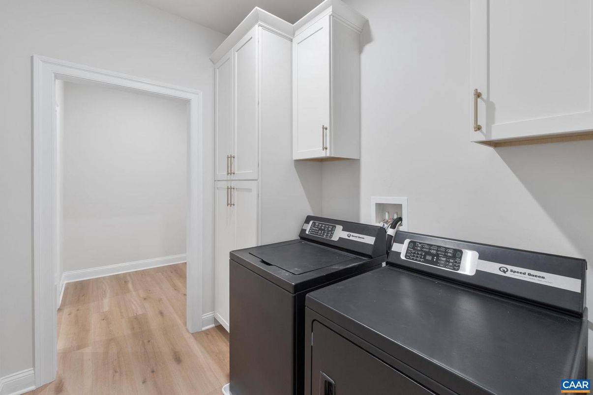 Interior, Washer, Wood Texture Flooring